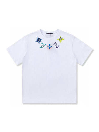 T-Shirt mit buntem Halsketten-Print