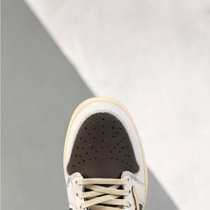 Weiße und braune Low-Top-Sneaker im Colorblock-Design