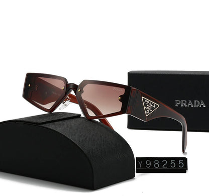 Moderne Vollrand-Sonnenbrille im Geek-Stil
