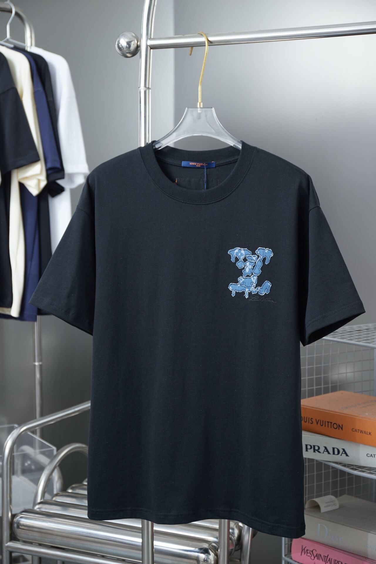 T-shirt patchwork en jean brodé