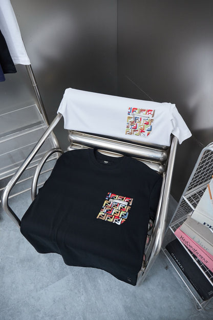 T-shirt brodé coloré