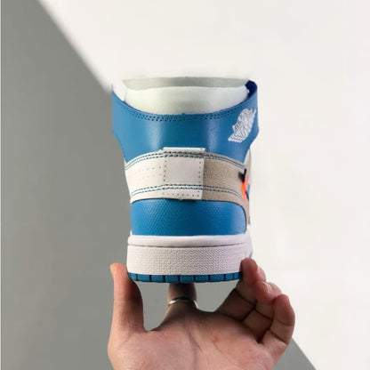 Klassische blaue Sneaker