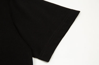 Buntes T-Shirt mit klassischem Aufdruck