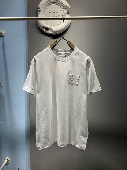 T-Shirt mit Applikationsstickerei