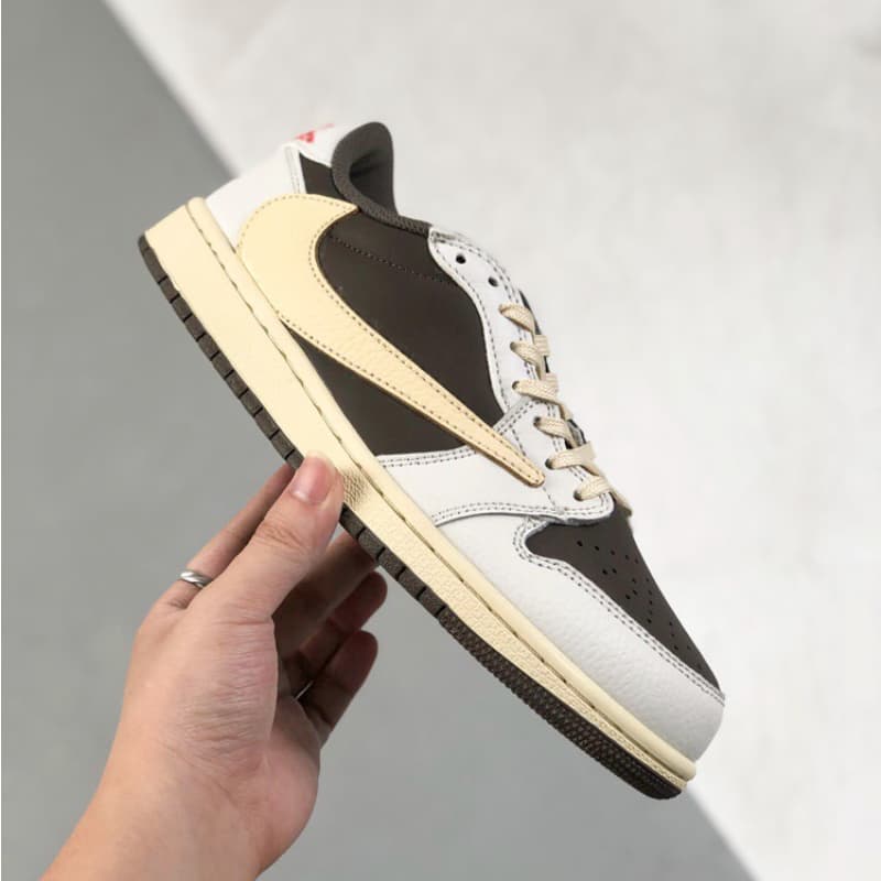 Weiße und braune Low-Top-Sneaker im Colorblock-Design