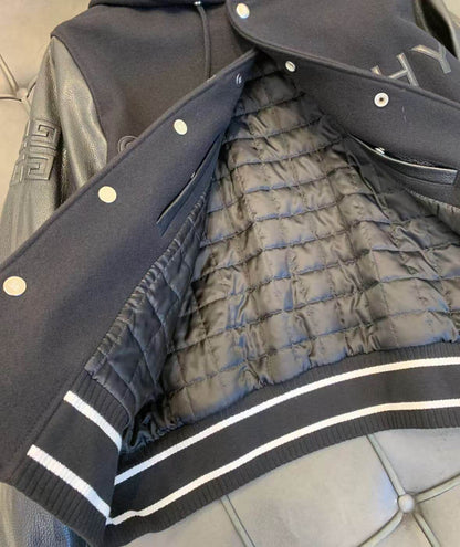 Kapuzenjacke mit Reißverschluss im Bahnendesign
