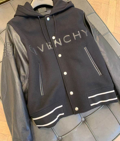 Kapuzenjacke mit Reißverschluss im Bahnendesign