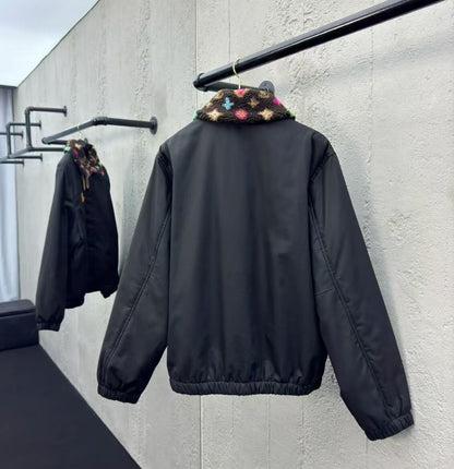 Bomberjacke aus Wildleder mit farbigem Printkragen