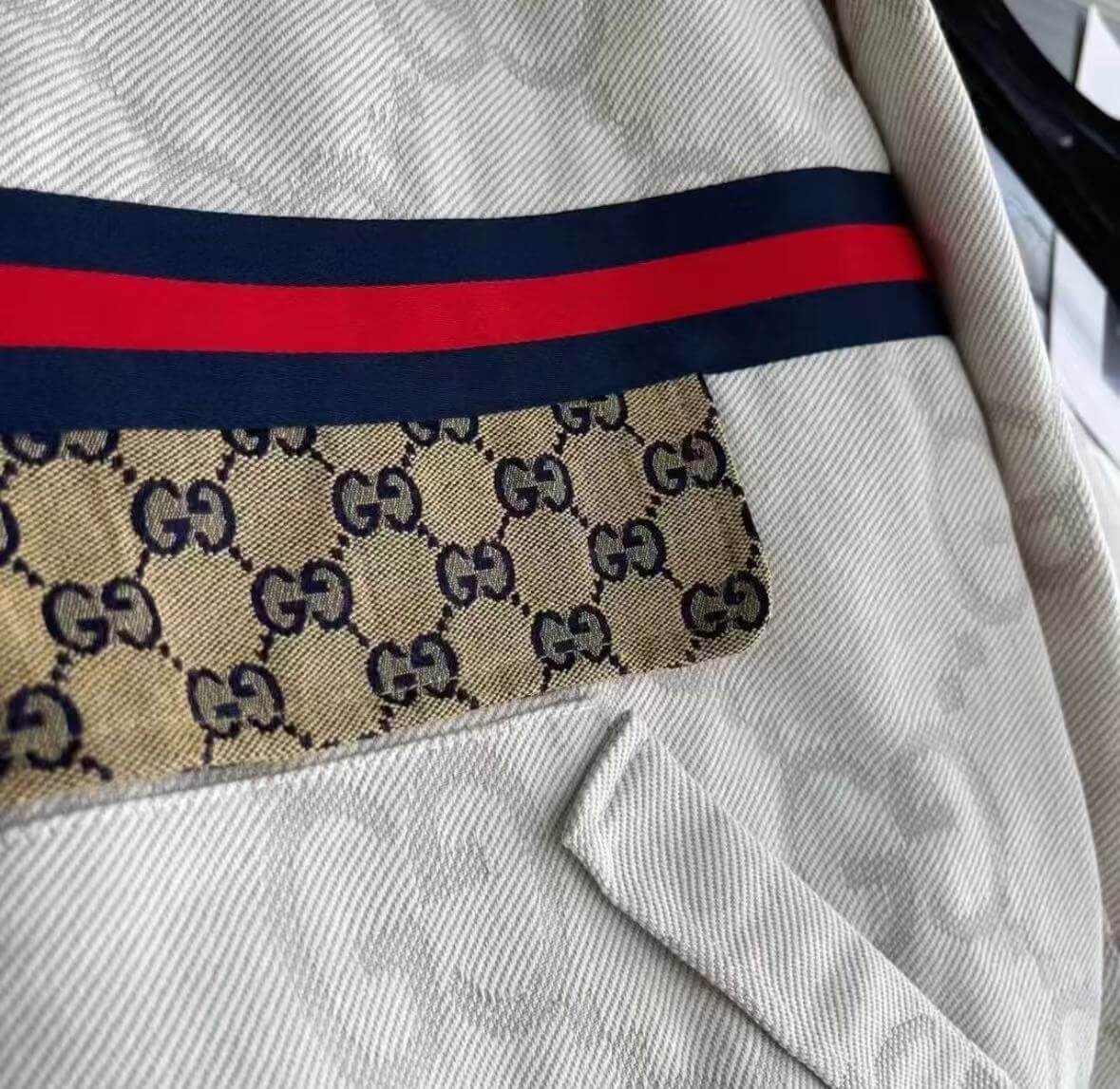 Ensemble imprimé à motifs subtils classiques