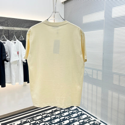 T-shirt imprimé à rayures vertes et rouges