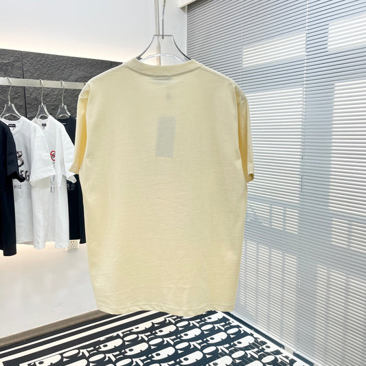 T-shirt imprimé à rayures vertes et rouges
