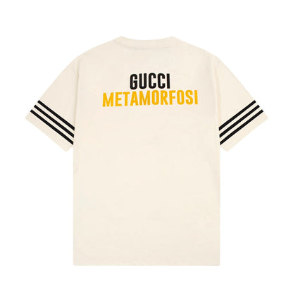 T-shirt à rayures sur les manches