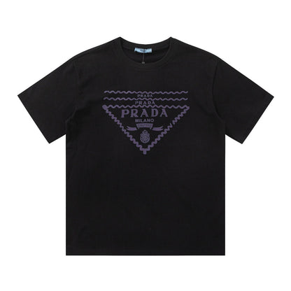 T-shirt à imprimé triangle ondulé