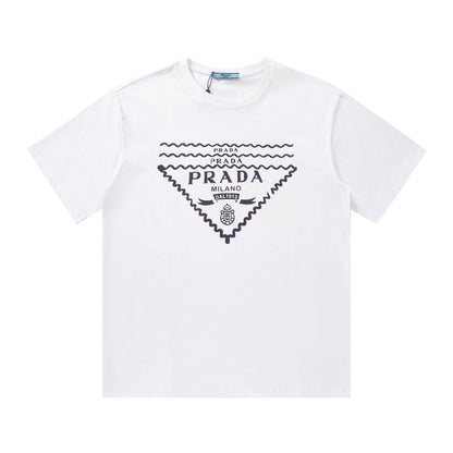 T-shirt à imprimé triangle ondulé