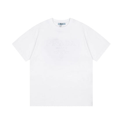 T-shirt lettre tridimensionnelle