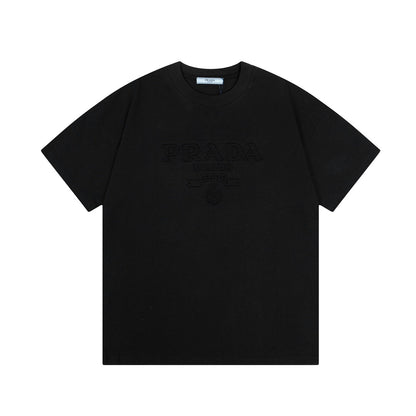 T-shirt lettre tridimensionnelle