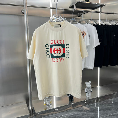 T-shirt imprimé rouge et vert