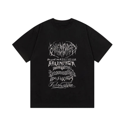 T-shirt avec lettres dessinées à la main