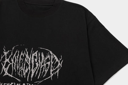 T-shirt avec lettres dessinées à la main